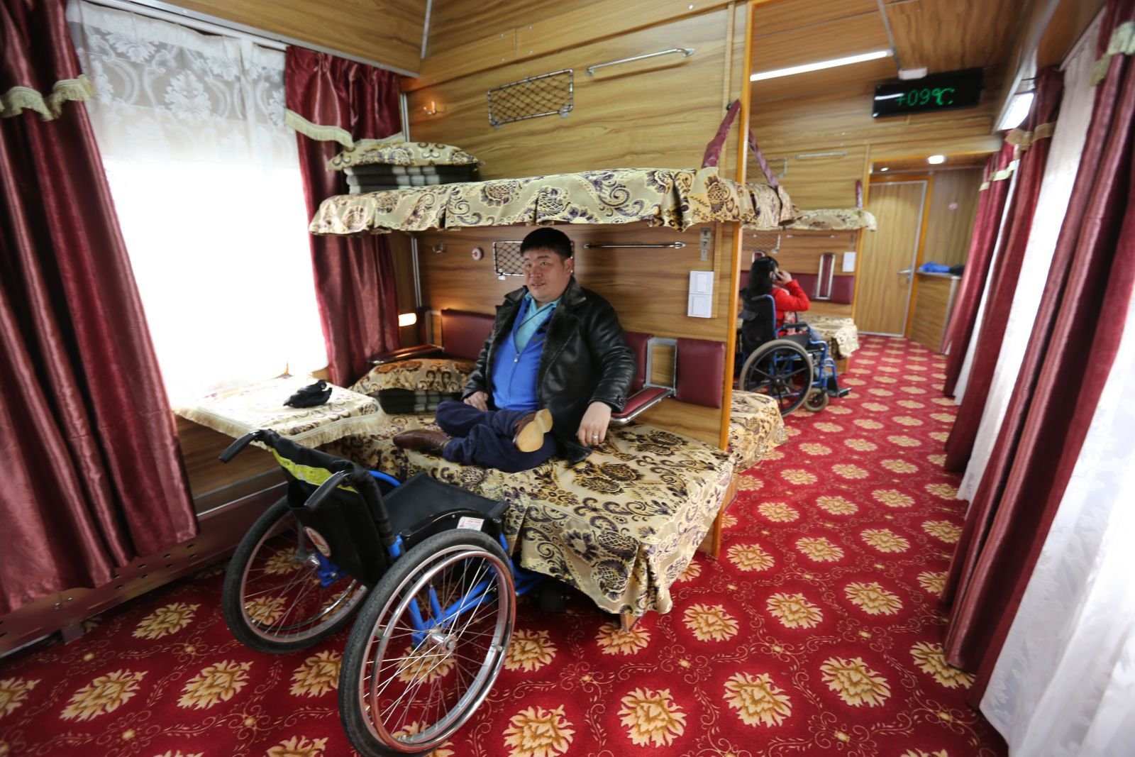 Хөгжлийн бэрхшээлтэй иргэдэд зориулсан вагон гурван чиглэлд явдаг боллоо