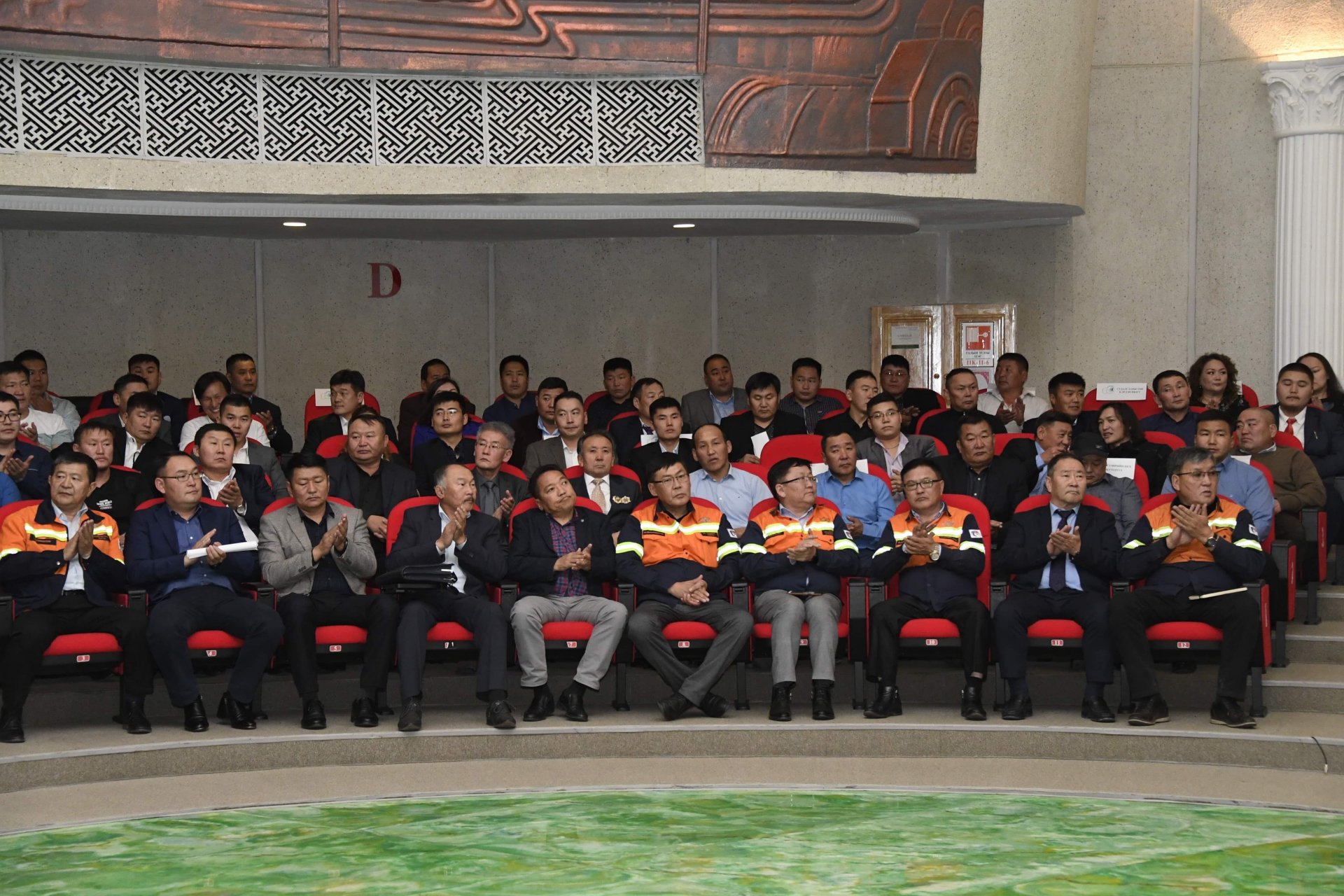 “Эрдэнэт үйлдвэр” сайн саналын системийн манлайлагчдаа алдаршууллаа