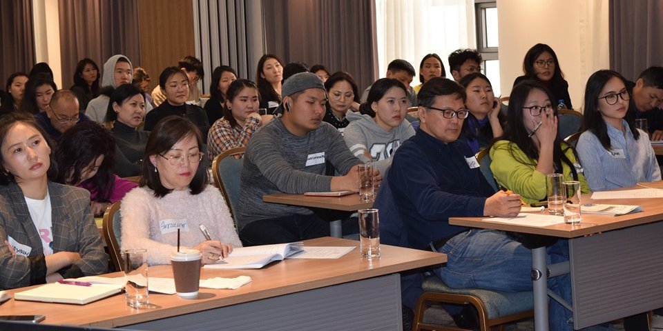 Хөтөч, тайлбарлагч нарт зориулсан сургалт зохион байгууллаа