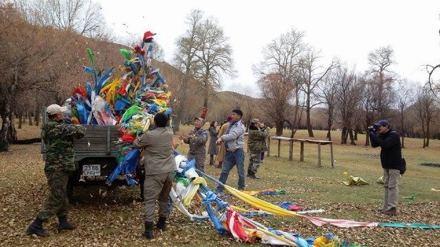 Байгальд орхисон шашны эд зүйлсээ авахыг анхаарууллаа