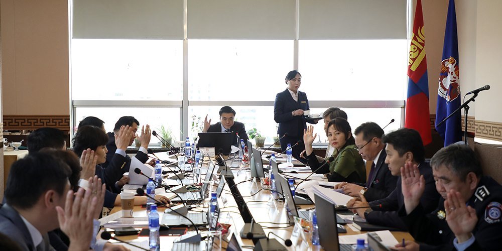 Нийслэлийн төр, захиргааны байгууллагуудын ажлын цагийг 08.00-17.00 цаг болгож өөрчиллөө