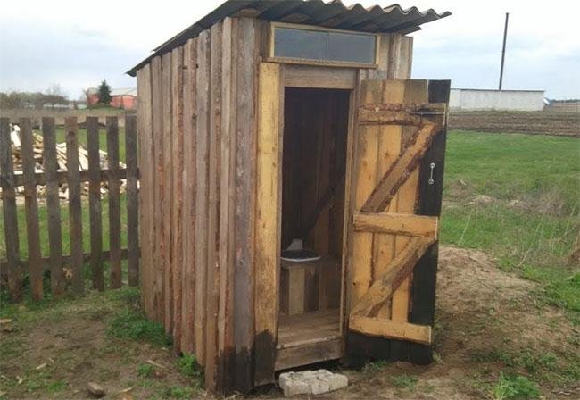 Согтууруулах ундаа хэрэглэсэн үедээ нүхэн жорлонд унасан иргэнийг эсэн мэнд гаргажээ