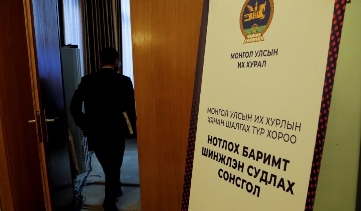 Сонсголд Н.Тавинбэх, Н.Батбаяр нар гэрчээр оролцохоор иржээ