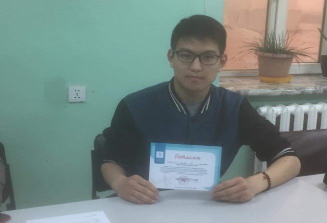 Сүхбаатар аймгийн сурагчид тэтгэлэг авлаа