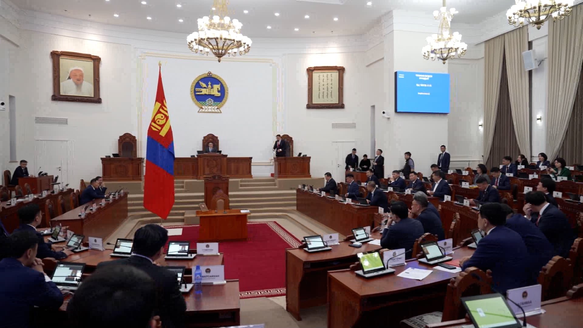 Б.Жавхлан: Алдагдалтай төсөв батлах нь хувийн хэвшлээ дэмжих сонголт