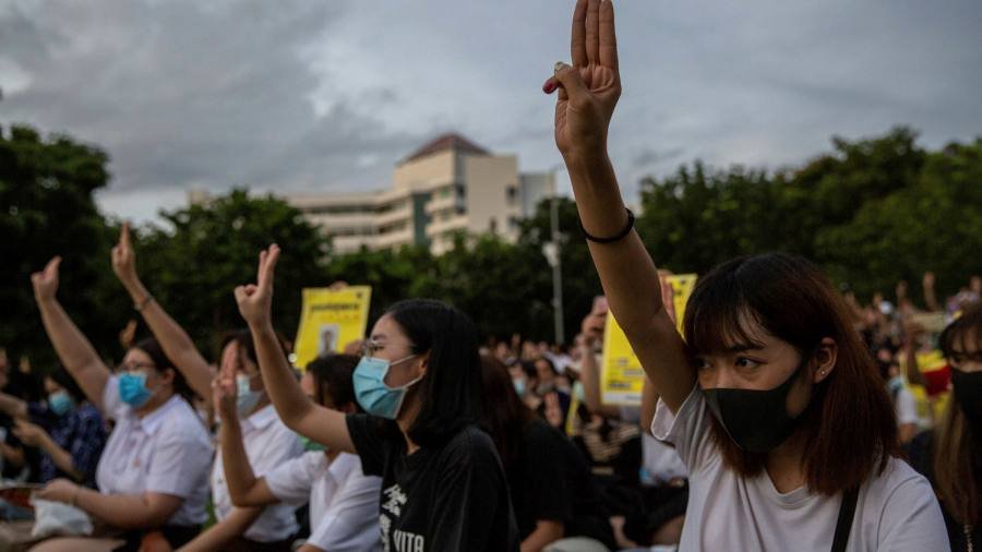 Тайланд улсын нийслэл Бангкок хотод эсэргүүцлийн жагсаал боллоо