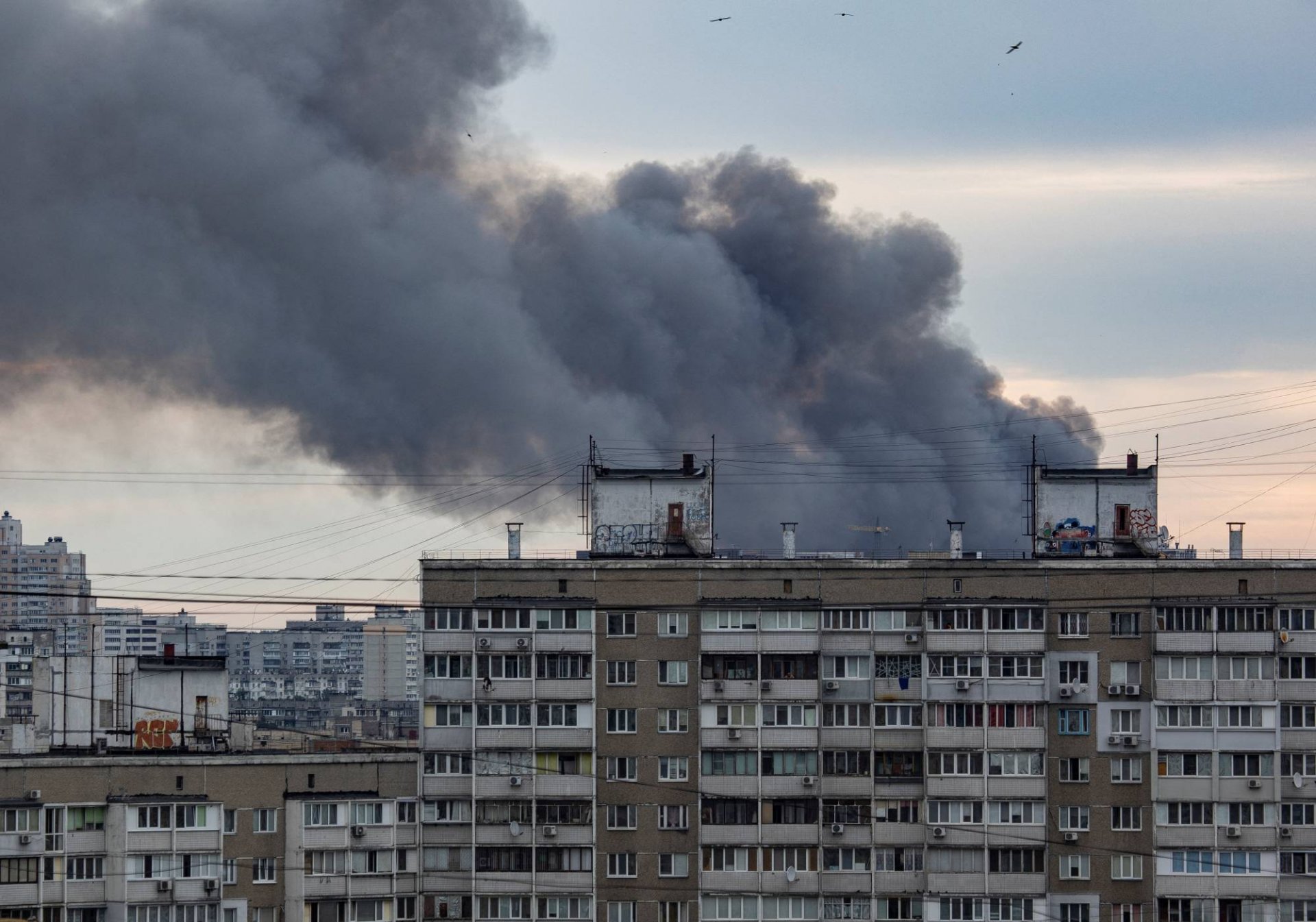 ОХУ Украины нийслэл Киев рүү агаарын цохилт өгчээ