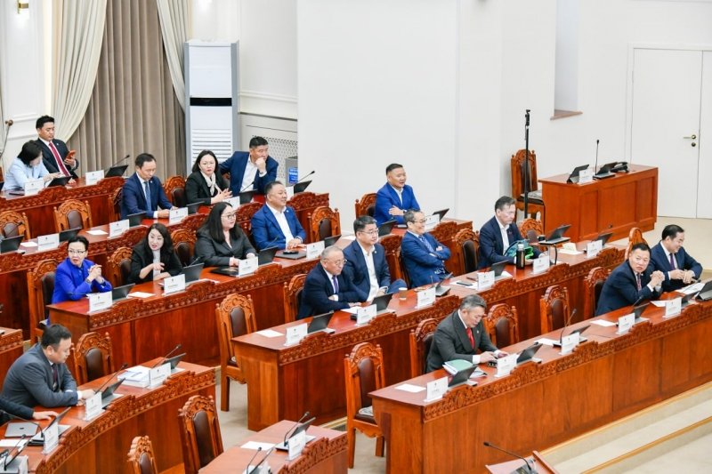 ЗГ: 2027 онд төсвийн тэнцвэржүүлсэн орлого 41.3 их наяд, зарлага 43.6 их наяд төгрөгт хүрч, төсвийн алдагдал 2.3 их наяд төгрөг байна