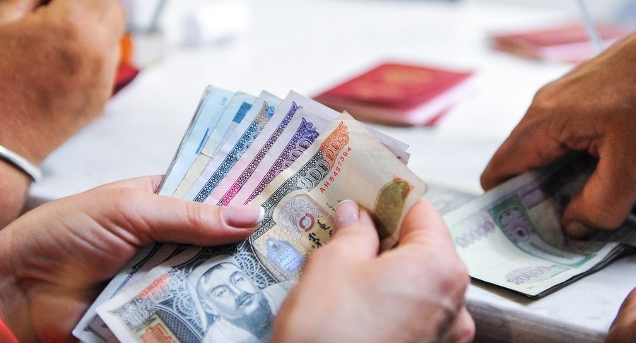 Иргэд аль болох бэлэн мөнгөнөөс татгалзаж цахим банк ашиглахыг “Монголбанк”-аас уриаллаа