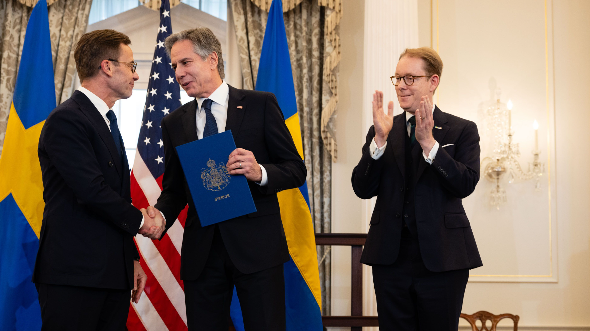 Пүрэв гарагт Швед улс албан ёсоор НАТО-ын 32 дахь гишүүнд өргөмжлөгдөж, нэгдэн орох тухай баримт бичгээ хүлгээлгэн өглөө