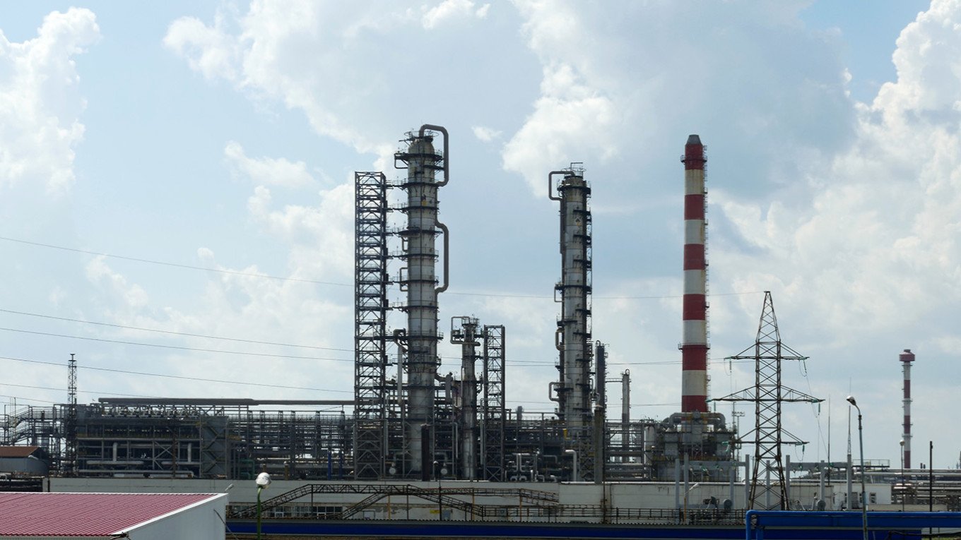 Дроны халдлагад өртсөн ОХУ-ын Рязань хот дахь газрын тос боловсруулах үйлдвэр үйл ажиллагаагаа бүрэн зогсоожээ