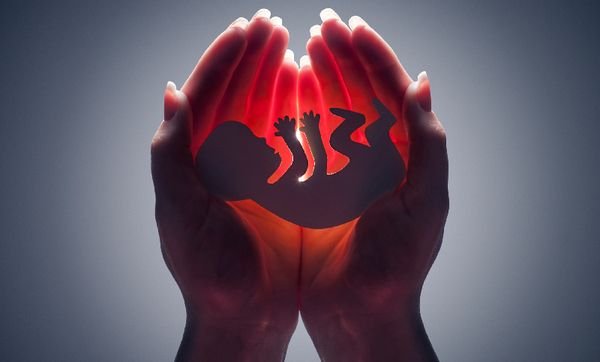  Польш улсад үр хөндөлттэй холбоотой шийдвэрийг эсэргүүцсэн жагсаал үргэлжилсээр байна