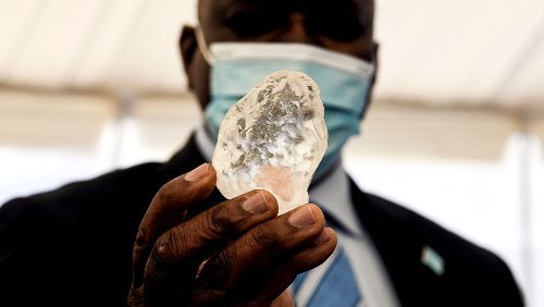 Ботсвана улсын нутгаас дэлхийд хэмжээгээр гуравт орох Алмаз эрдэнийн чулууг олборложээ