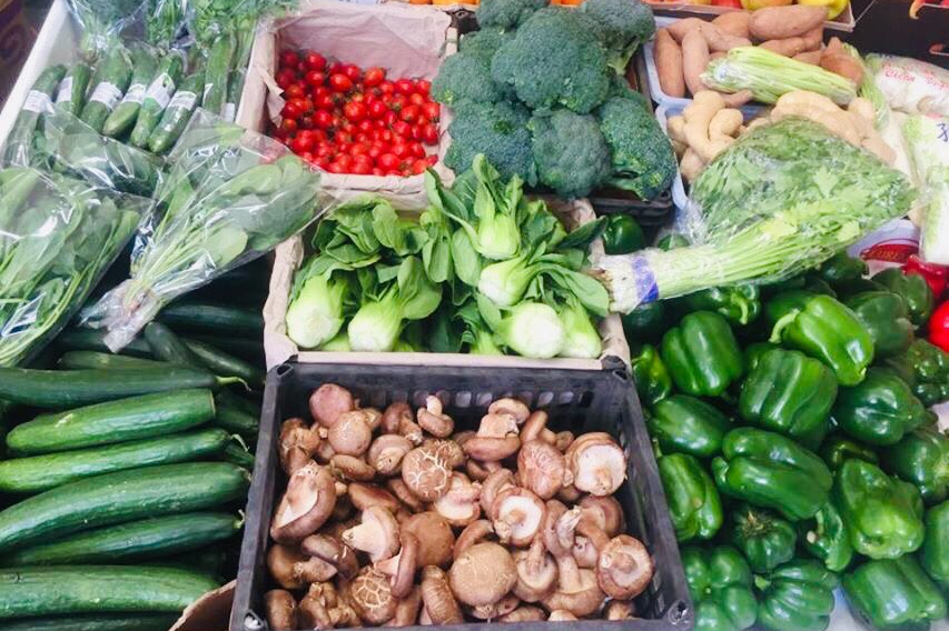 Эрээн боомтоор нэвтэрч буй чингэлэгт тээврийн өртөг өндөр байгаагаас шалтгаалж нарийн ногооны үнэ 2-3 дахин нэмэгдсэн