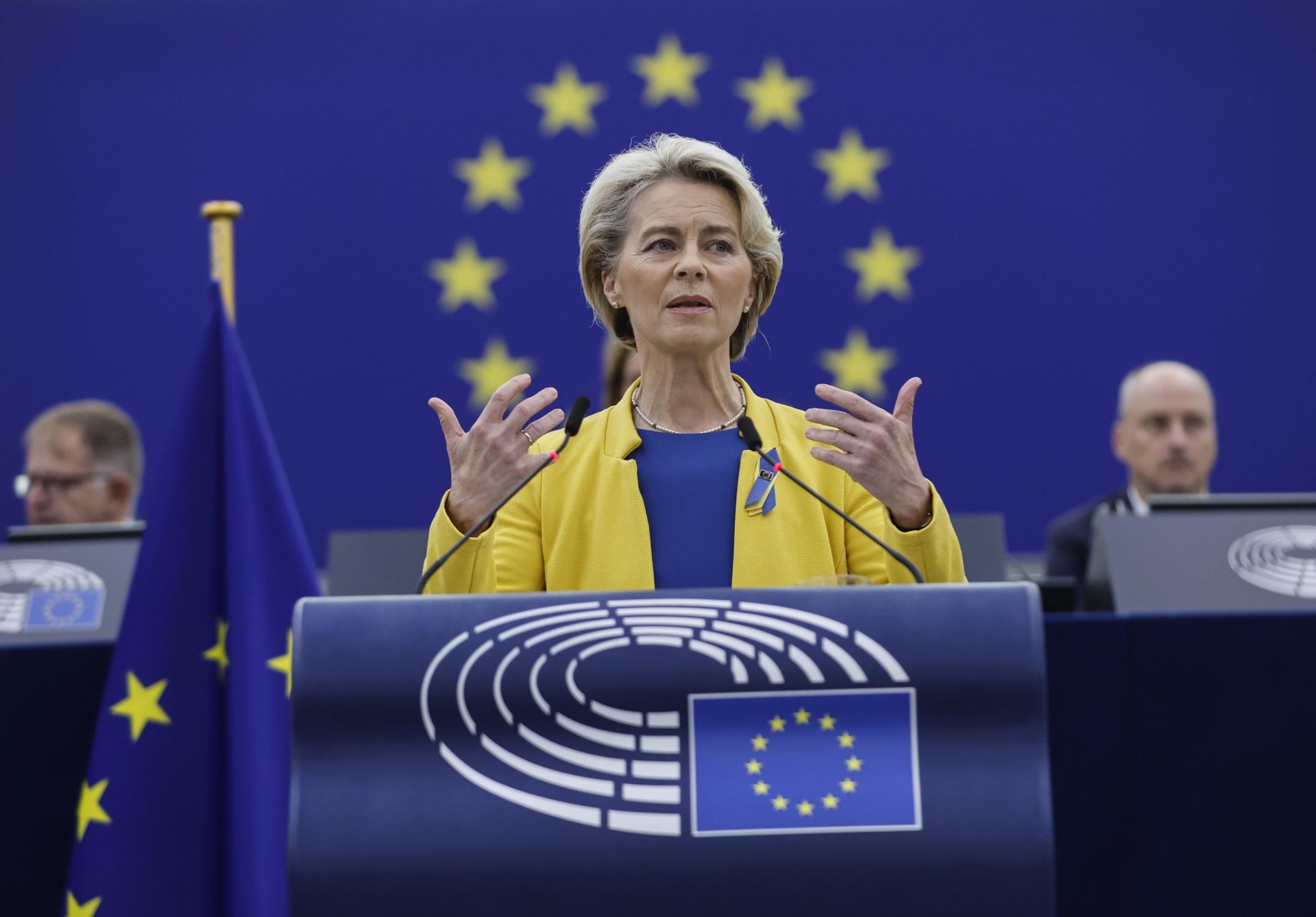 Европын комиссын тэргүүн Урсула Вон Дер Ляйен Украины нийслэл Киев хотод хүрэлцэн очжээ