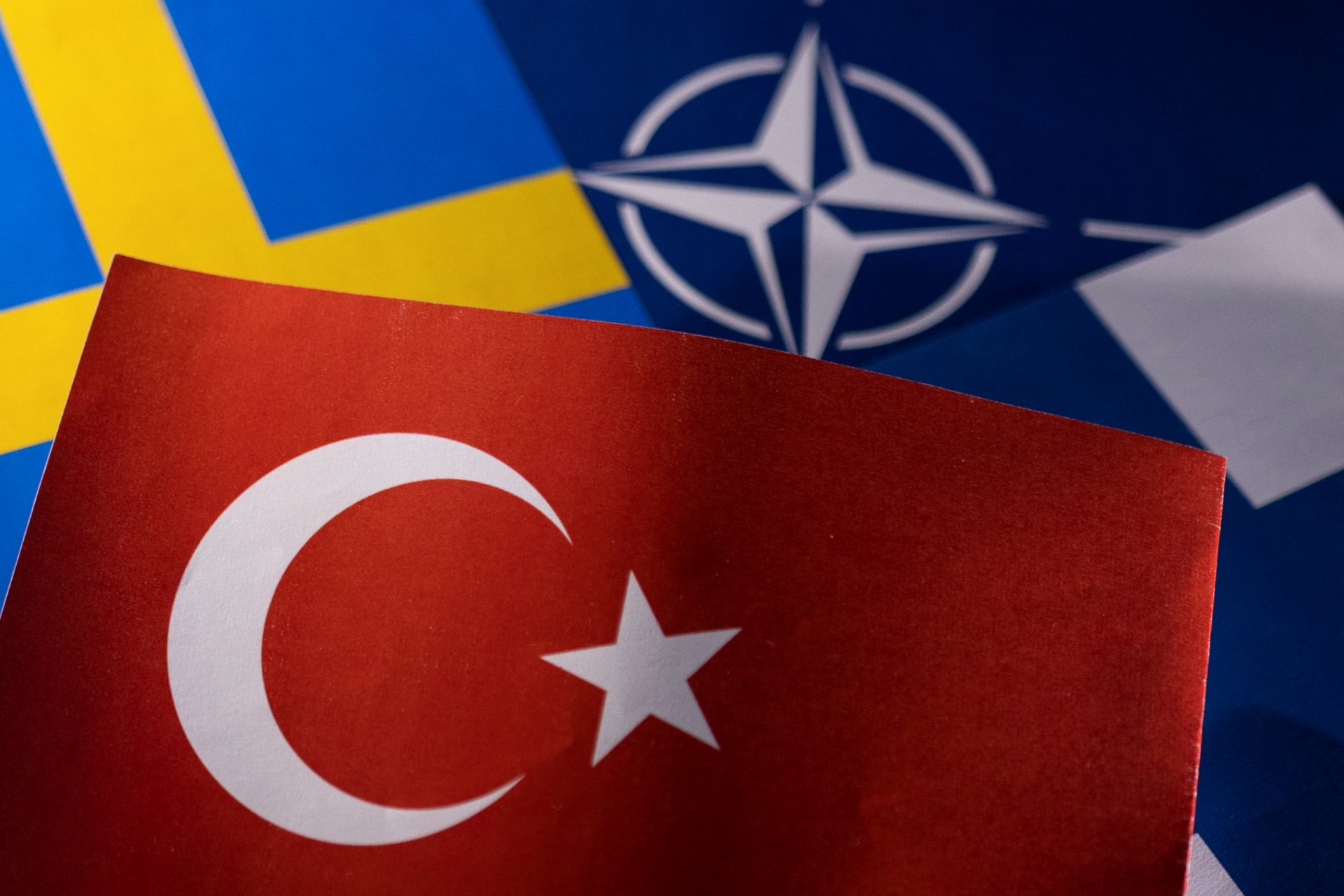 Турк улсын эрх баригчид Финланд, Шведтэй НАТО-д элсэх асуудлаар хэлэлцээ хийхээс татгалзжээ