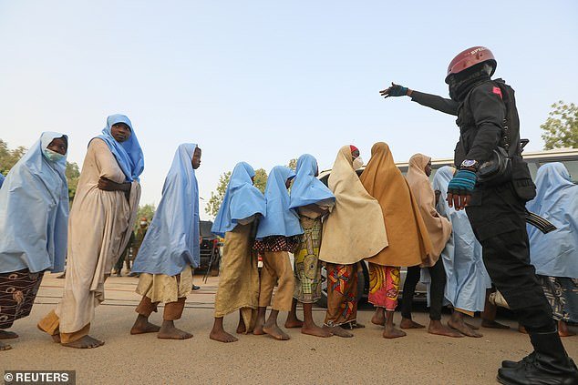 Нигери улсад 200 гаруй сурагчийг хулгайлжээ