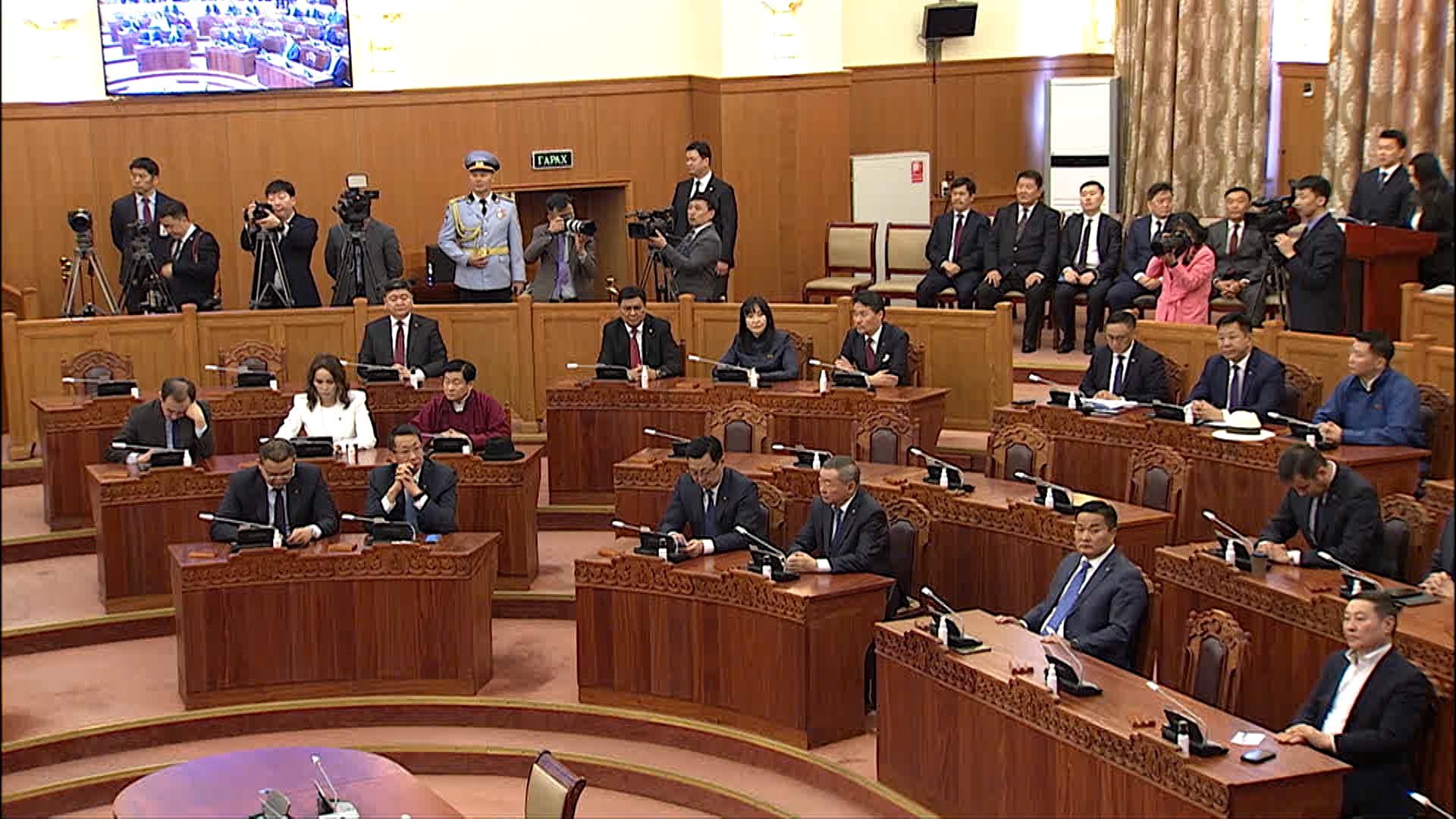 Засгийн газрын өр 31 их наяд төгрөгт хүрээд байгаа бөгөөд нийт гадаад өрийн 25 хувийг эзэлж байна