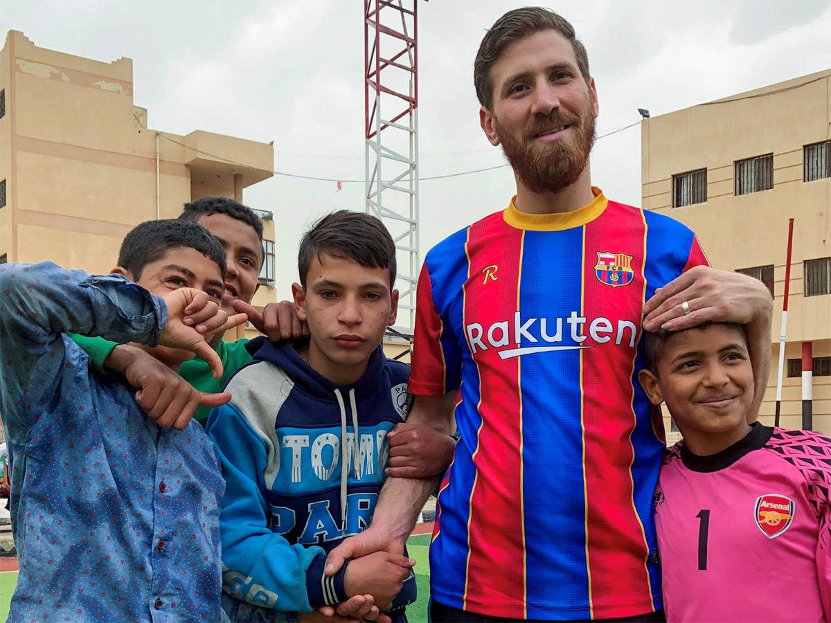 Египет “Месси” өнчин хүүхдүүдтэй хөл бөмбөг тогложээ 