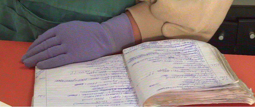 Зарим иргэд дэлгүүрээс зээл авч сар шинийн баярын бэлтгэлээ базааж байна