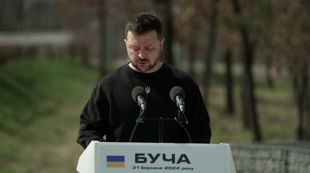 Украины Зэвсэгт хүчний ерөнхий командлагч Александр Сирский Өрнөдийн зэр зэвсгийн тусламж дайны фронтод газардах хүртэл алба хаагчдаа зүүн бүс нутгаас эргүүлэн татахаар болсноо мэдэгдсэн байна