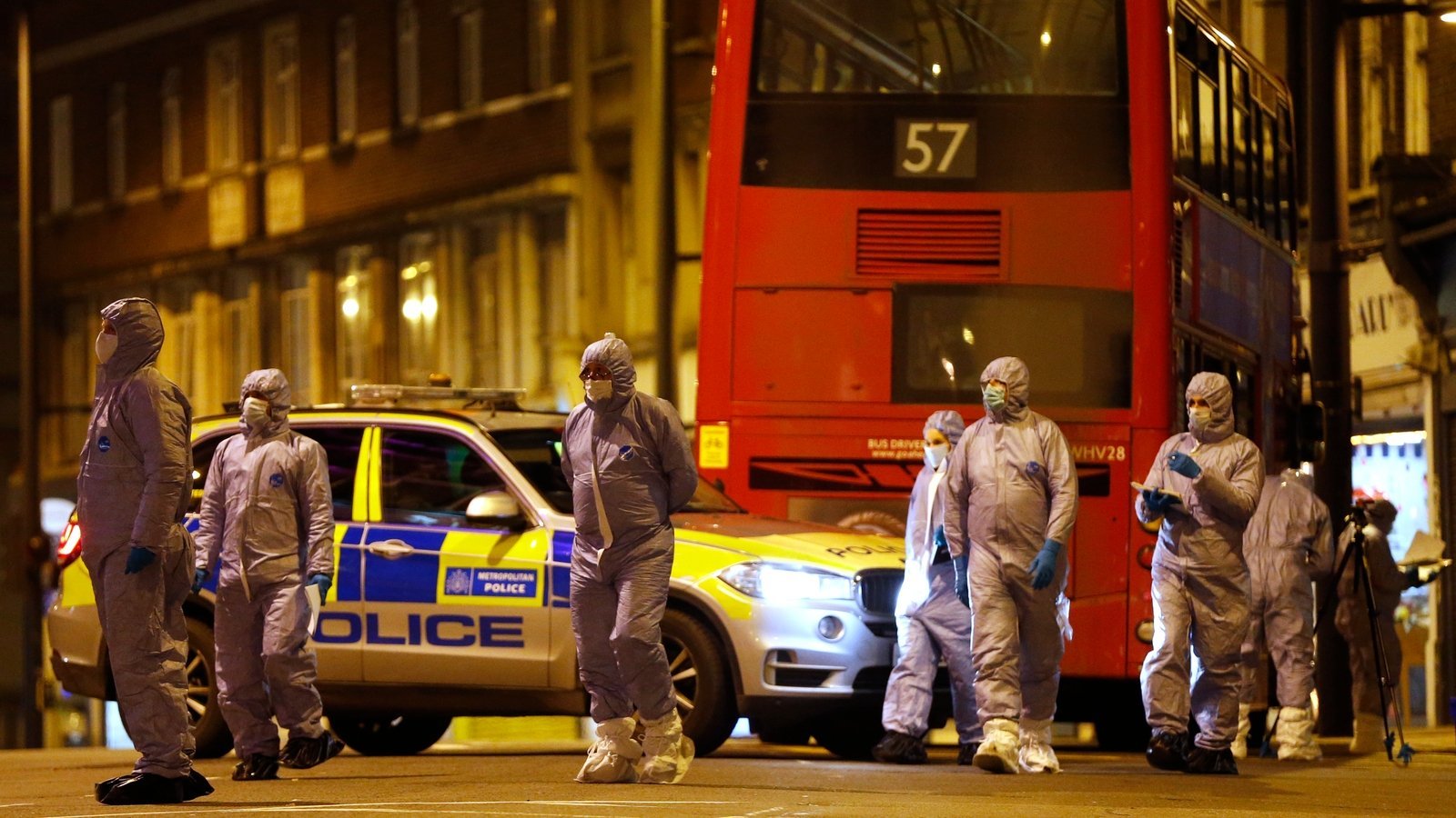 Лондон хотод террорист халдлага гарсны улмаас гурван хүн шархаджээ