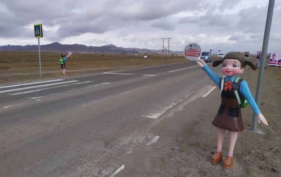 Сургуулийн бүст замын хөдөлгөөнд анхаарал болгоомжтой оролцохыг сануулж байна