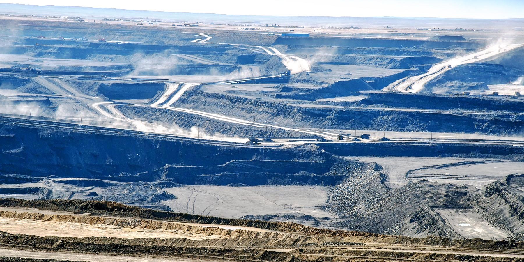 Энэ хавар геофизикийн мэргэжлээр ШУТИС-ийг хоёр оюутан төгссөн бол энэ хичээлийн жилд 3, 4 дүгээр курст оюутангүй байна