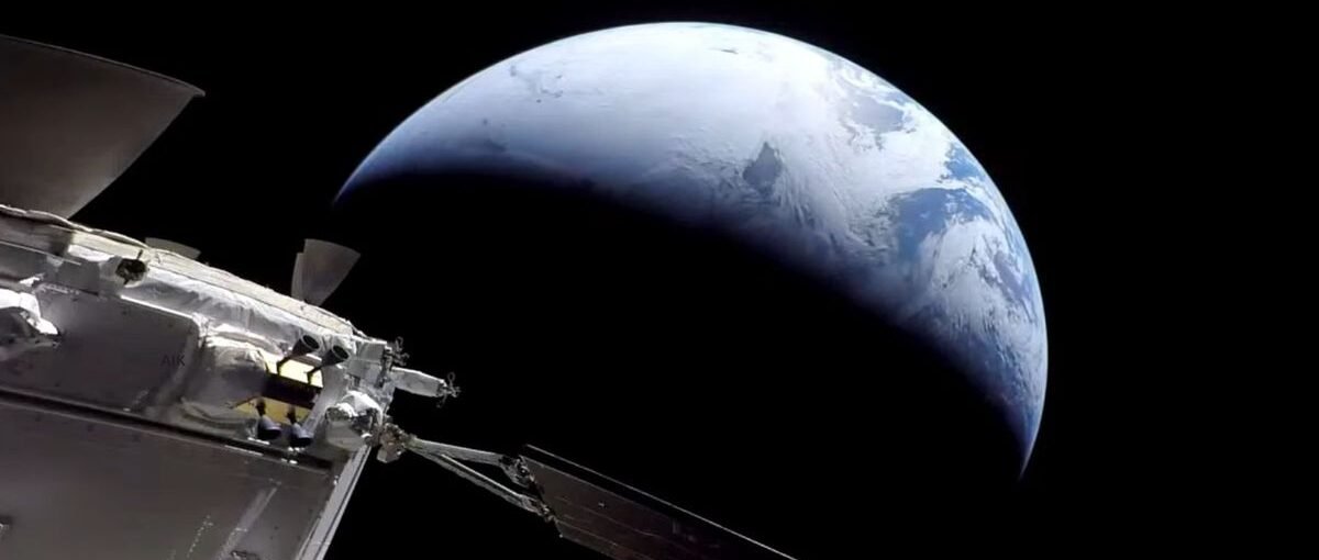 Сарны тойрог зам руу аялж буй нисгэгчид эх дэлхийн гэрэл зургийг буулган илгээжээ 