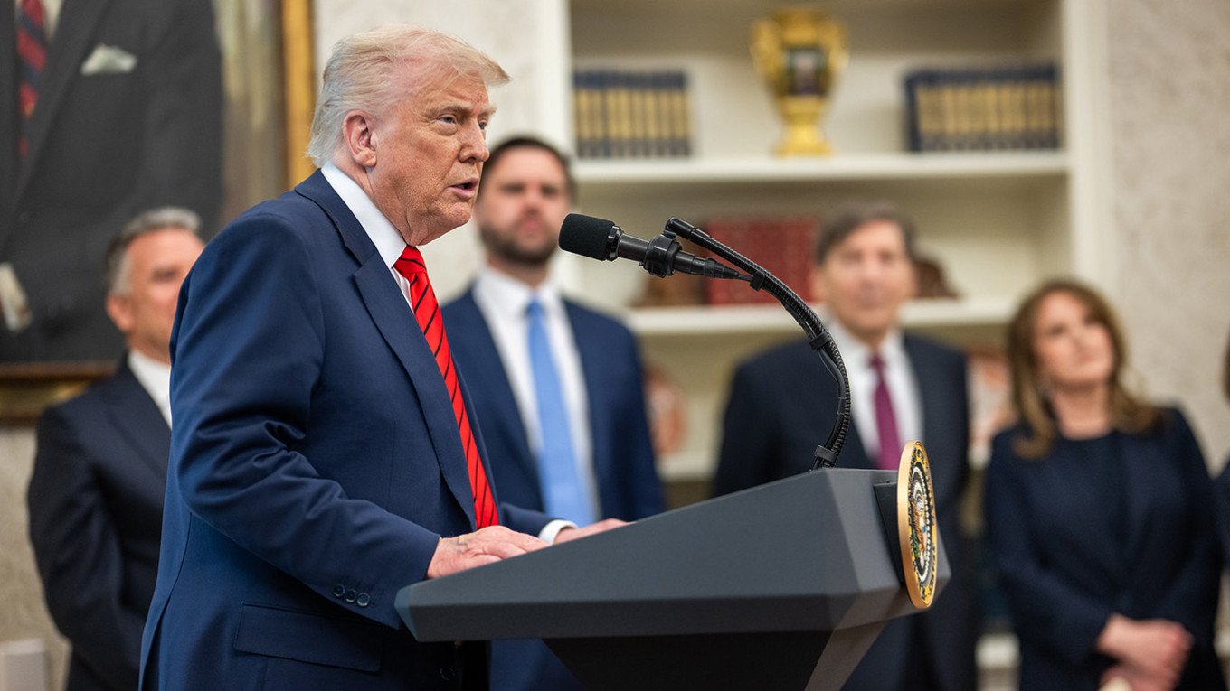 Д.Трамп ОХУ-ын эдийн засгийг онилсон “Хоёр дахь” шатны хориг арга хэмжээгээ авахад бэлэн болсон гэж мэдэгдлээ 