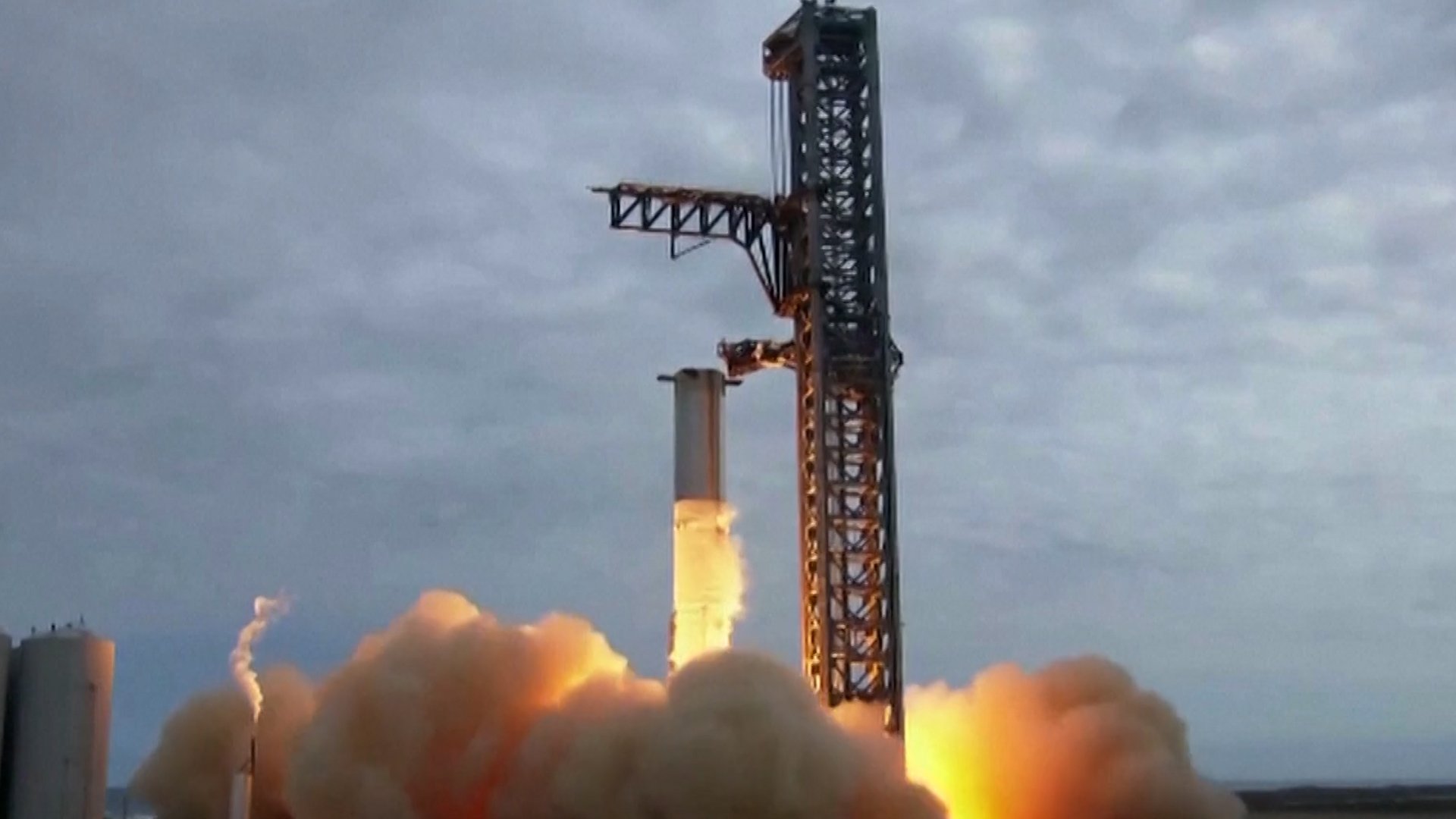 “SpaceX” Ангарагийг зорих дэлхийн хамгийн хүчирхэг пуужингийнхаа туршилтыг хоёр хоногоор хойшлуулав