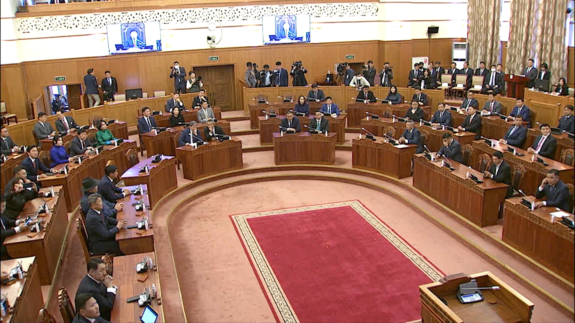 Хувийн нэмэлт тэтгэврийн тухай хуулийн төслийг хэлэлцэж эхэллээ