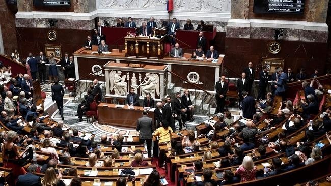 Франц улсын парламент тэтгэврийн системийн өөрчлөлттэй холбоотой мэтгэлцээнийг эхлүүллээ