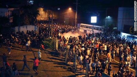 Шри Ланка улс эдийн засгийн гүн хямралд орж, цахилгаан хязгаарлаж эхэлжээ