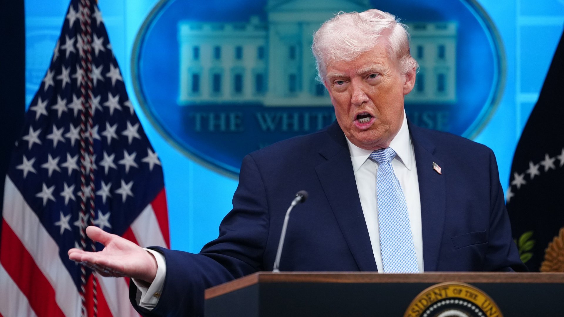 Иран улсыг нэг шөнийн дотор арчиж хаях хугацаа ойртож буйг Д.Трамп анхаарууллаа