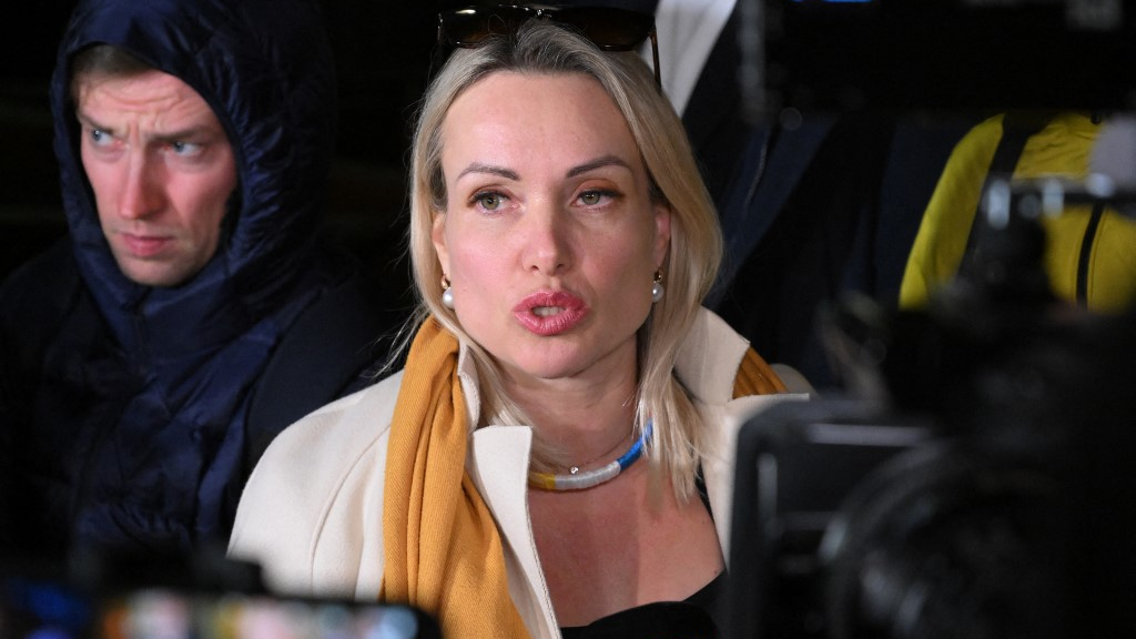 Оросын төв телевизийн сувгаар дайныг эсэргүүцэж байгаагаа илэрхийлсэн сэтгүүлч эмэгтэй Германы хэвлэлд ажиллана