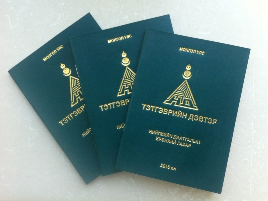 Даатгуулагч нас барвал түүний тэтгэврийн нөөц санд хуримтлагдсан орлогын тодорхой хэсгийг хууль ёсны өв залгамжлагчид нь өвлүүлдэг болно 