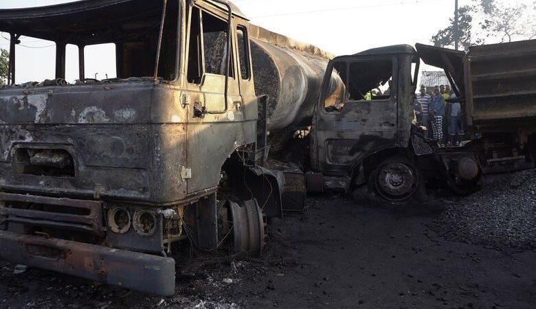 Cьерра Леонд шатахуун тээвэрлэгч том оврын автомашин дэлбэрсний улмаас 100 орчим хүн амиа алджээ