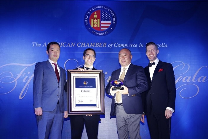 AmCham Mongolia Awards Prominent Economist Da. Ganbold with “2016 Business Leadership Award”