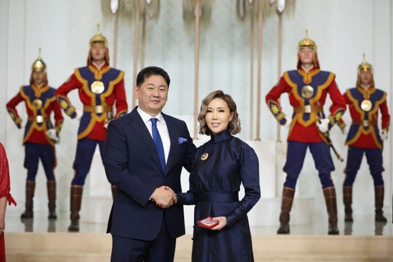 Шууд: МУ-ын Ерөнхийлөгч У.Хүрэлсүх төрийн дээд цол, одон, медаль гардуулж байна  