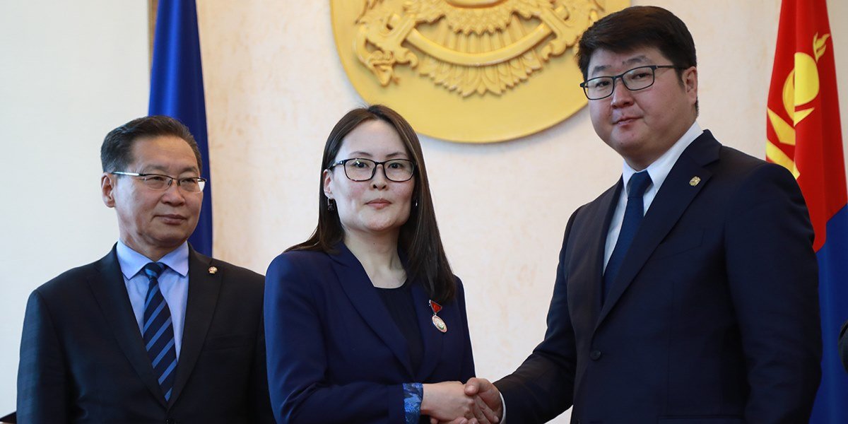 Нийслэлийн 381 жилийн ойг тохиолдуулан төрийн дээд одон, медаль гардууллаа