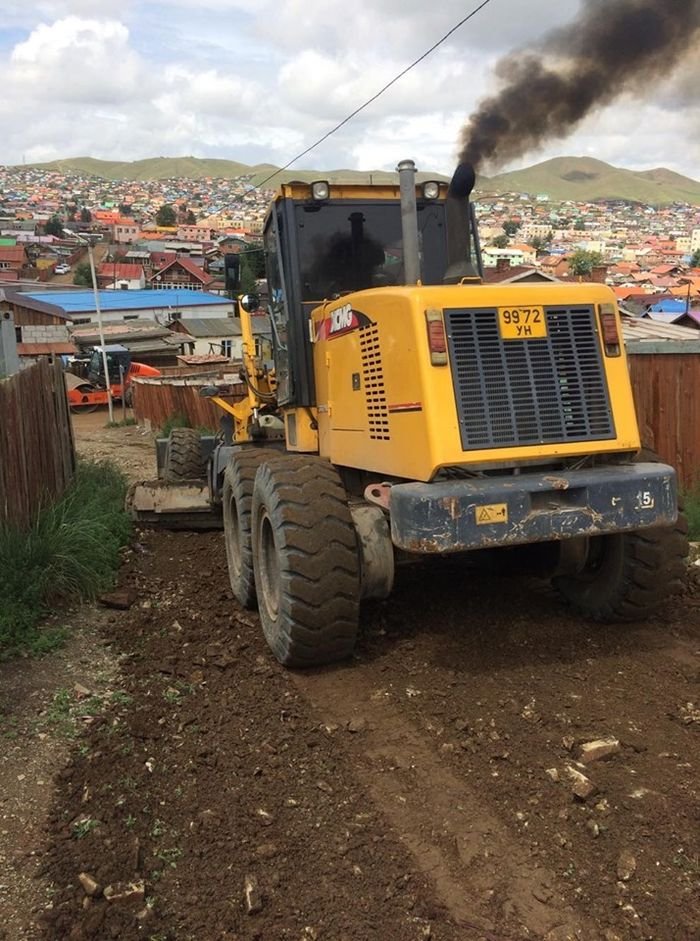 120.000 м.кв талбайн шороон замыг хусч, тэгшлэнэ