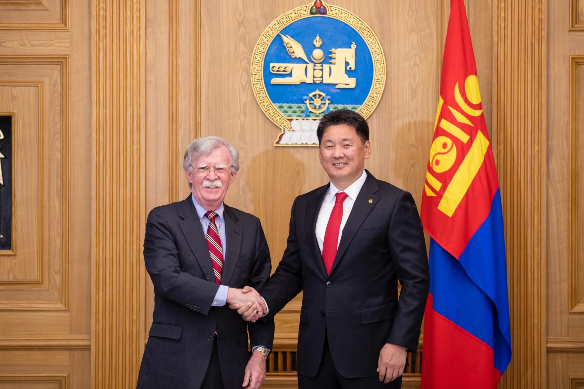 ЕРӨНХИЙ САЙД У.ХҮРЭЛСҮХ АНУ-ЫН ЕРӨНХИЙЛӨГЧИЙН ҮНДЭСНИЙ АЮУЛГҮЙ БАЙДЛЫН ЗӨВЛӨХ, ЭЛЧИН САЙД ЖОН БОЛТОНЫГ ХҮЛЭЭН АВЧ УУЛЗАВ