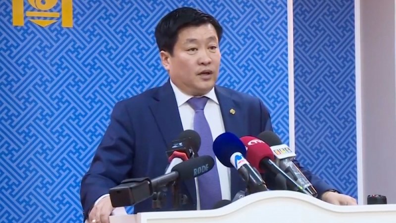 LIVE:  Засгийн газрын хуралдаанаас гаргасан шийдвэрийн талаар Зам тээврийн хөгжлийн сайд Б Энх-Амгалан мэдээлэл хийж байна