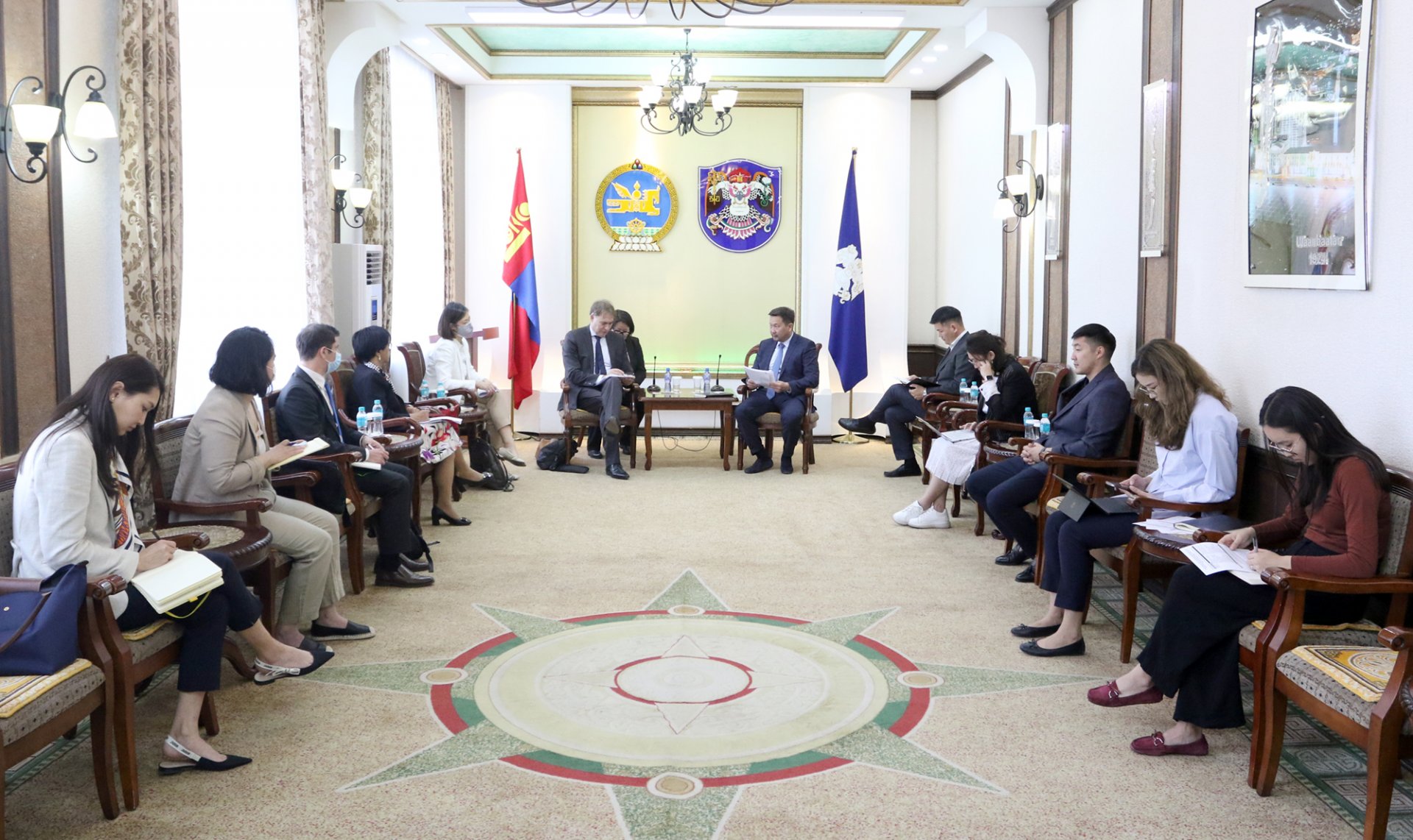 Улаанбаатар хотын Тогтвортой авто зам, тээврийн төслийн талаар санал солилцлоо