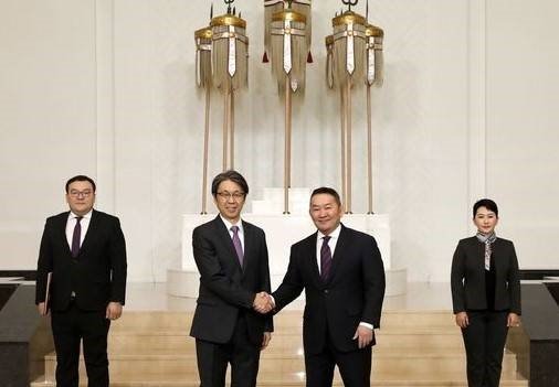 Японы Элчин сайд Ерөнхийлөгчид Итгэмжлэх жуух бичгээ өргөн барив