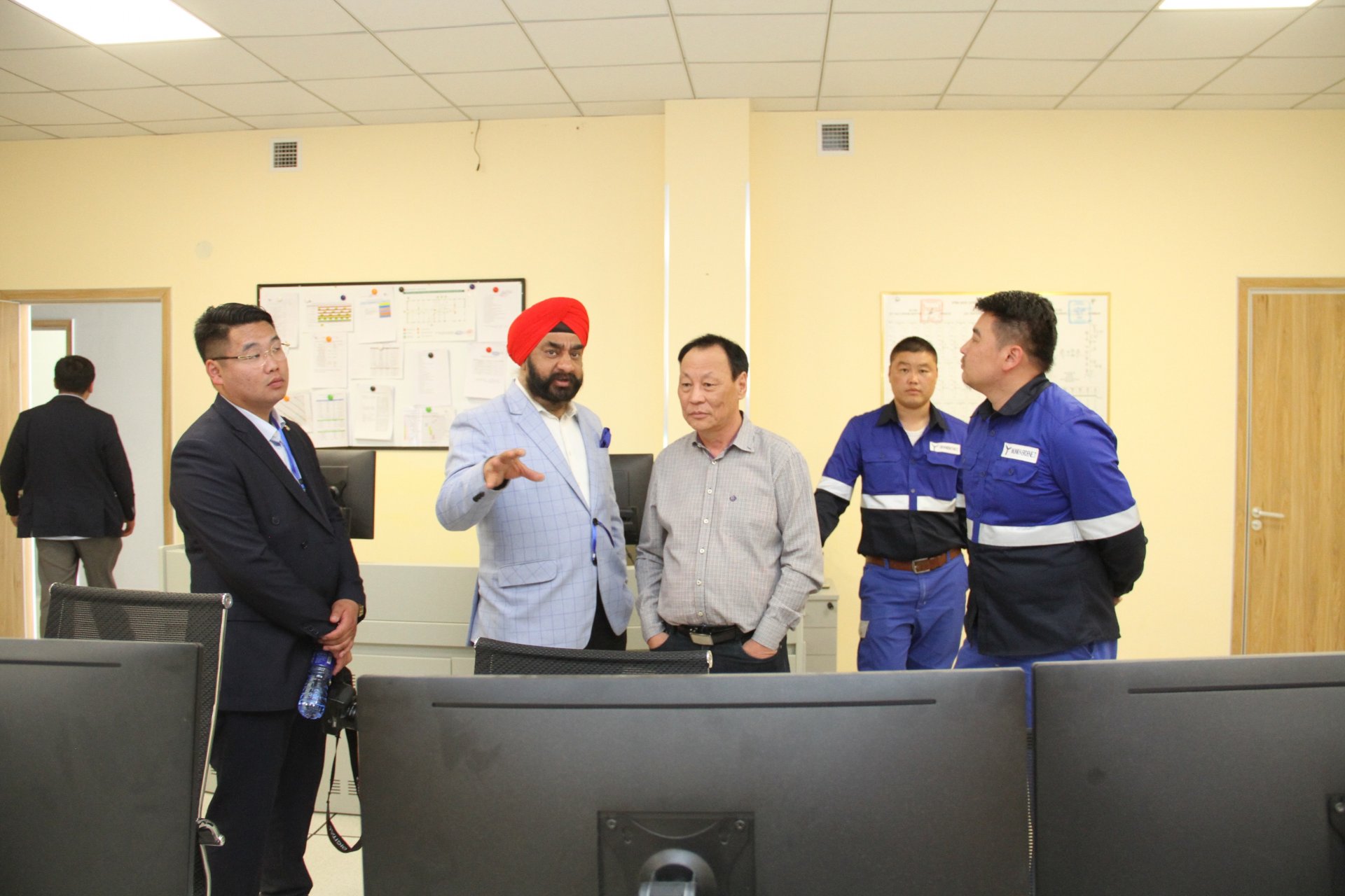 БНЭУ-ын Элчин сайд М.П.Сингх: Газрын тос боловсруулах үйлдвэрийн дэд бүтцийн ажлын явц сайн байна