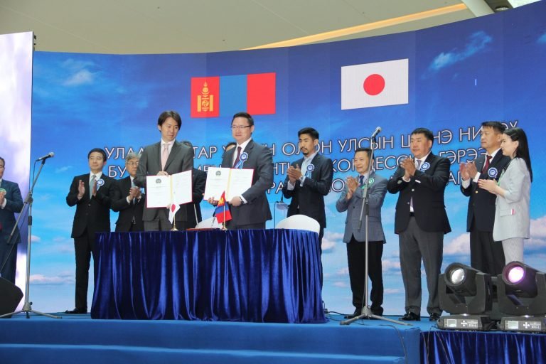 Шинэ нисэх буудлын менежментийг концессийн гэрээгээр хүлээлгэн өгч, анхны хурдны зам ашиглалтад орлоо