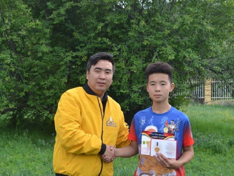 Хүний амь аварсан Ж.Тэмүүжин хүүг “Авьяас” алтан медалиар шагнав