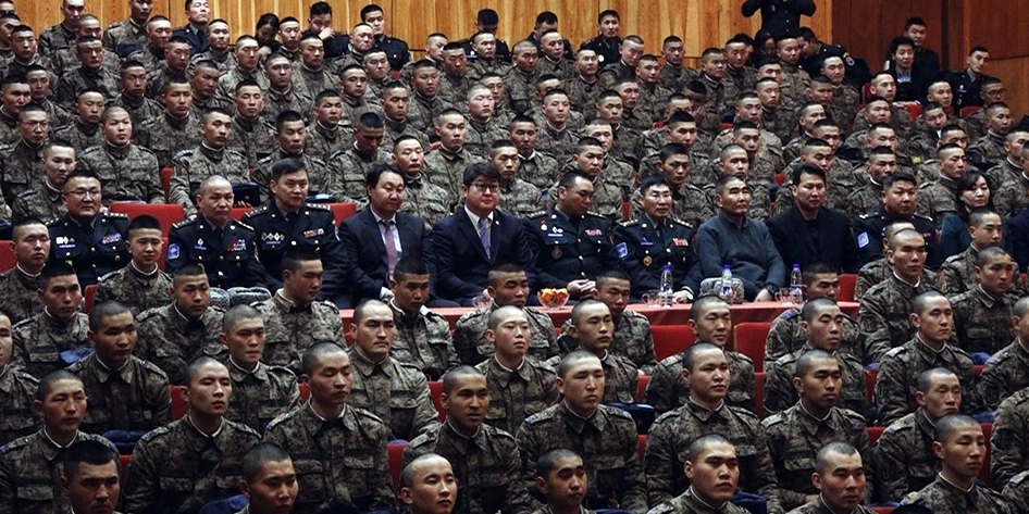 Утааг бууруулах үйл хэрэгт дэмжлэг үзүүлж байгаа цэргийн алба хаагчдад талархал илэрхийлэв